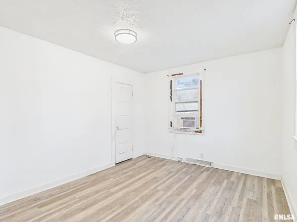 $110,000 | 411 North Madison Street, Lincoln, IL 62656