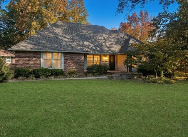 $349,000 | 103 Northwest Golfview Drive, Blue Springs, MO 64014