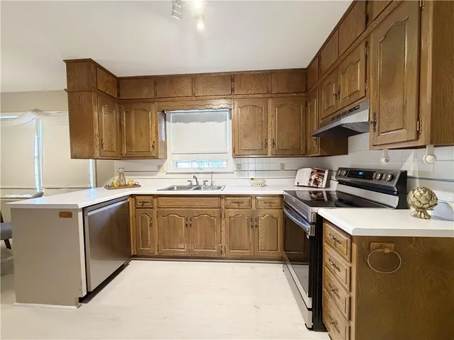 $349,000 | 103 Northwest Golfview Drive, Blue Springs, MO 64014