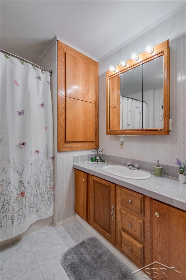 1195 South Grey Road Midland, MI 48640 - Photo 10 of 16 Full Bathroom