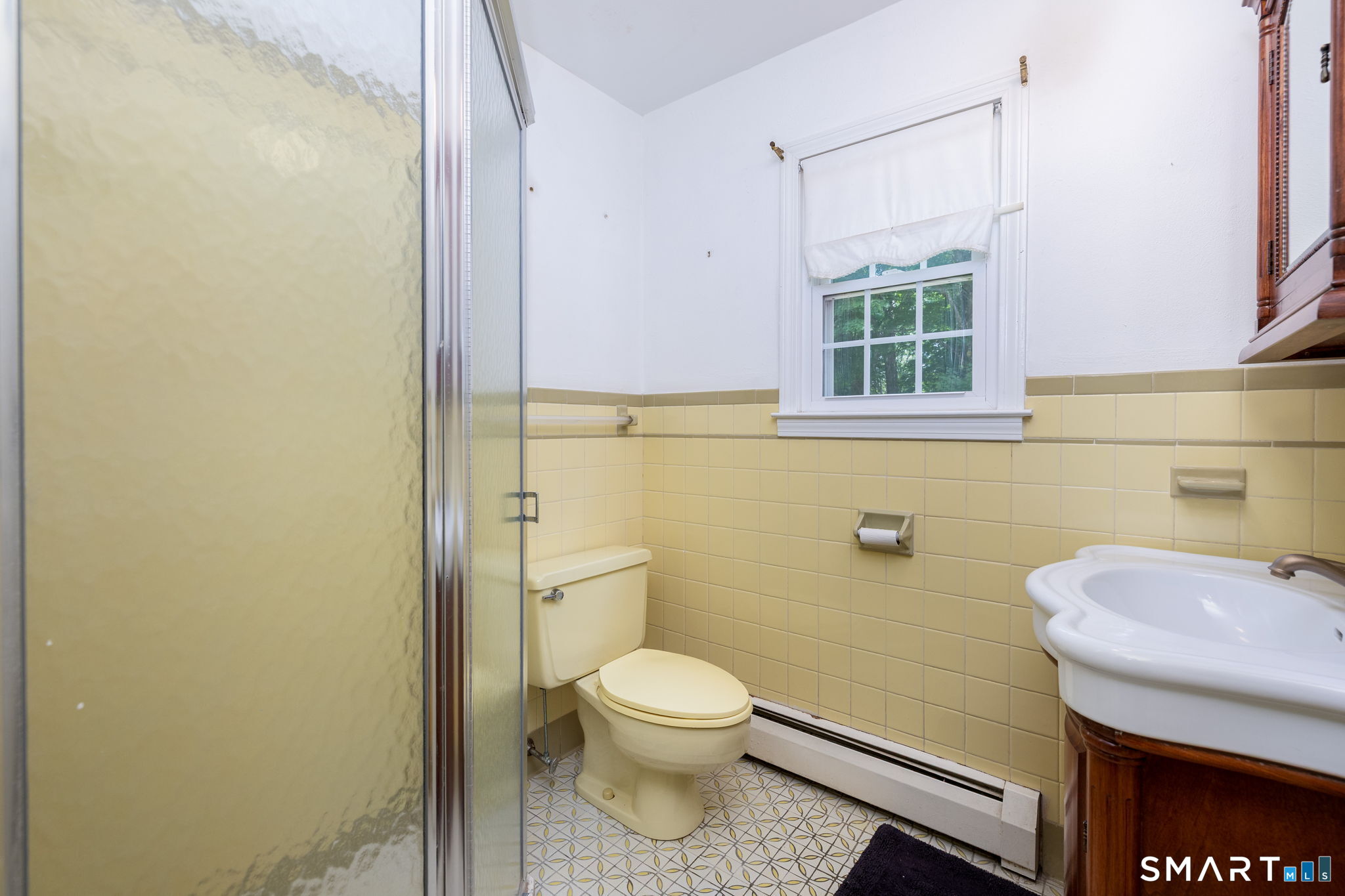 33 Hurds Hill Road Woodbury, CT 06798 - Photo 17 of 40 Main Floor Full Bath