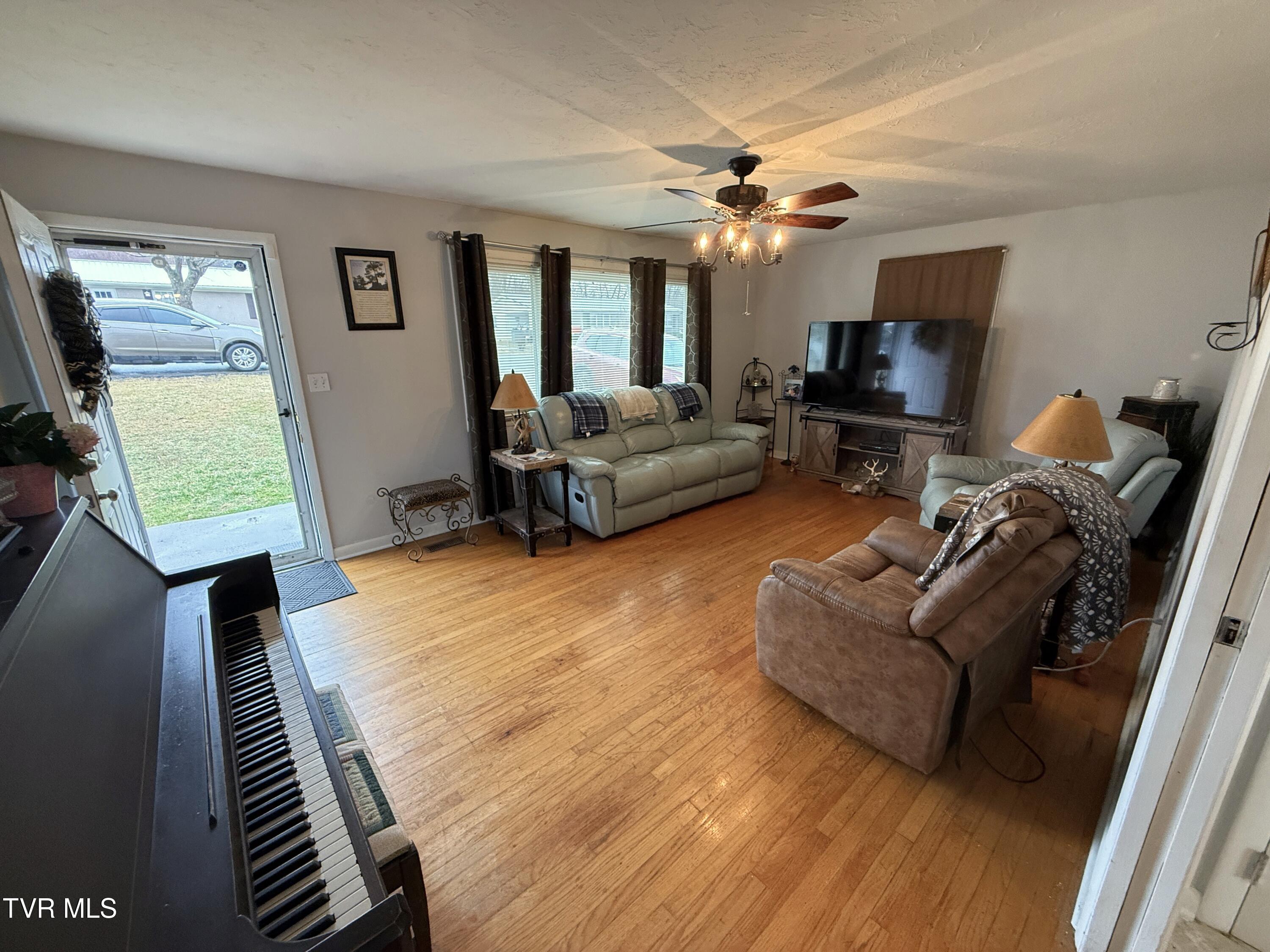 550 Summit Ridge Drive Newport, TN 37821 - Photo 4 of 32 4