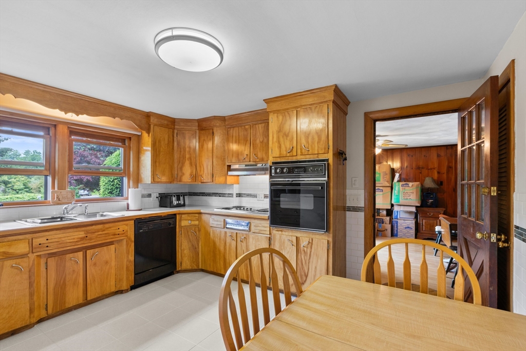 141 Baldwin Road Billerica, MA 01821 - Photo 8 of 25