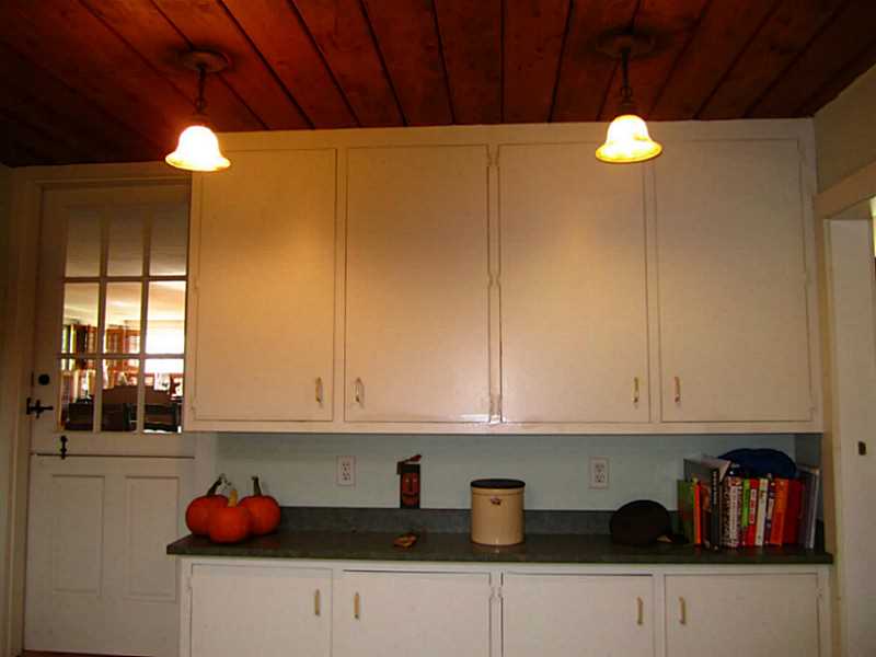 491 Spring Green Road Warwick, RI 02888 - Photo 5 of 25 Kitchen.