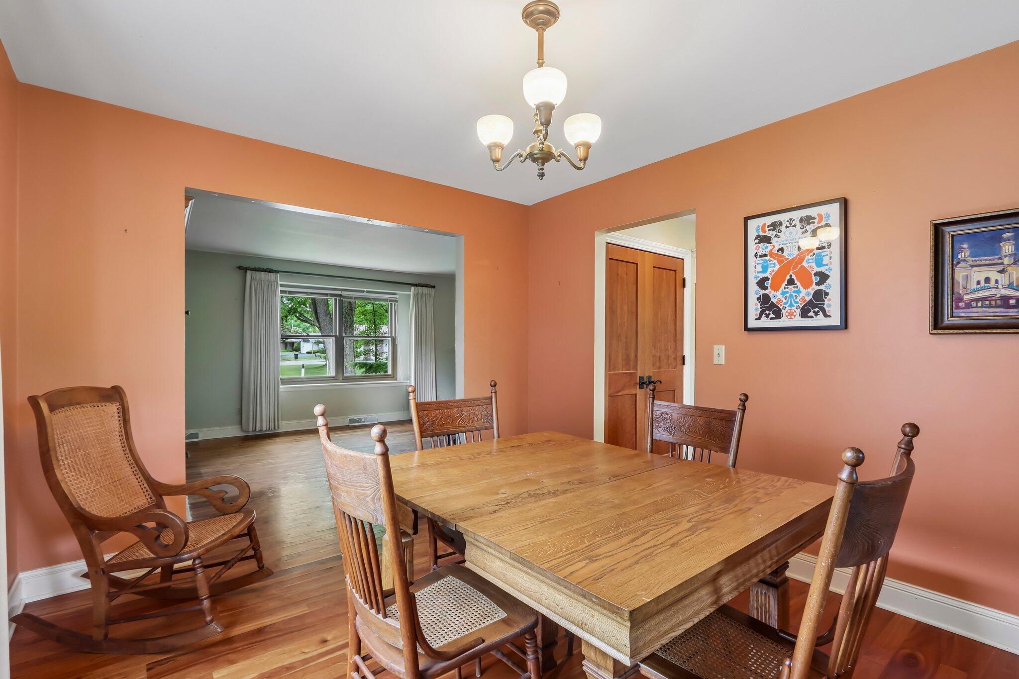 7400 North Pierron Road Glendale, WI 53209 - Photo 12 of 49 dining rm