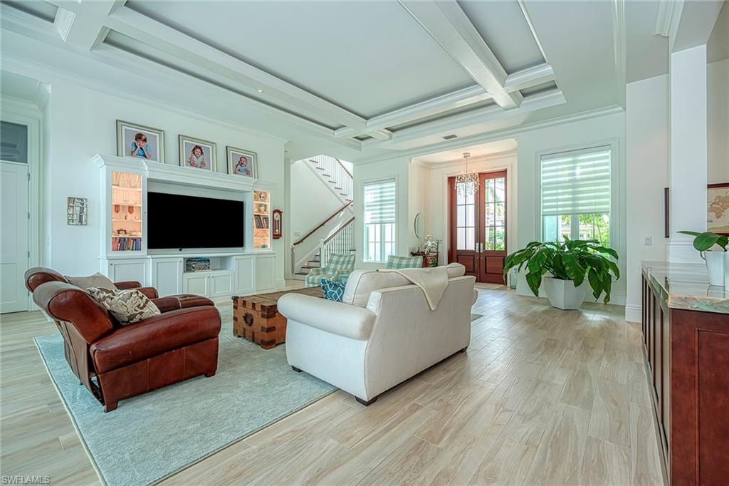 655 Riviera Drive Naples, FL 34103 - Photo 4 of 34 Light and Bright