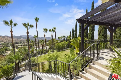 $2,245,000 | 567 Lone Oak Drive, Thousand Oaks, CA 91362