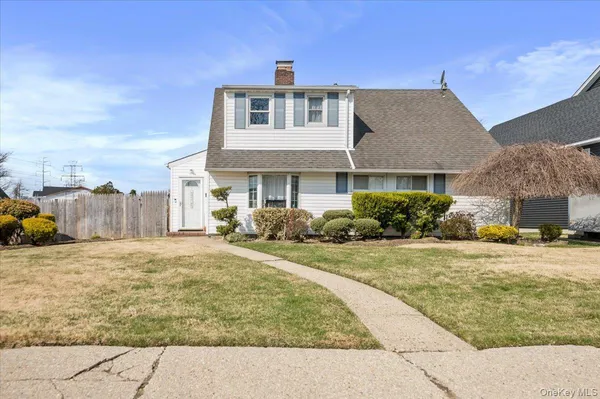 $599,000 | 38 Celestial Lane, Levittown, NY 11756