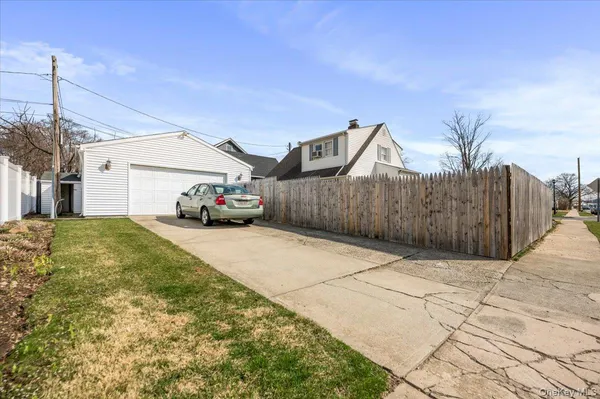 $599,000 | 38 Celestial Lane, Levittown, NY 11756