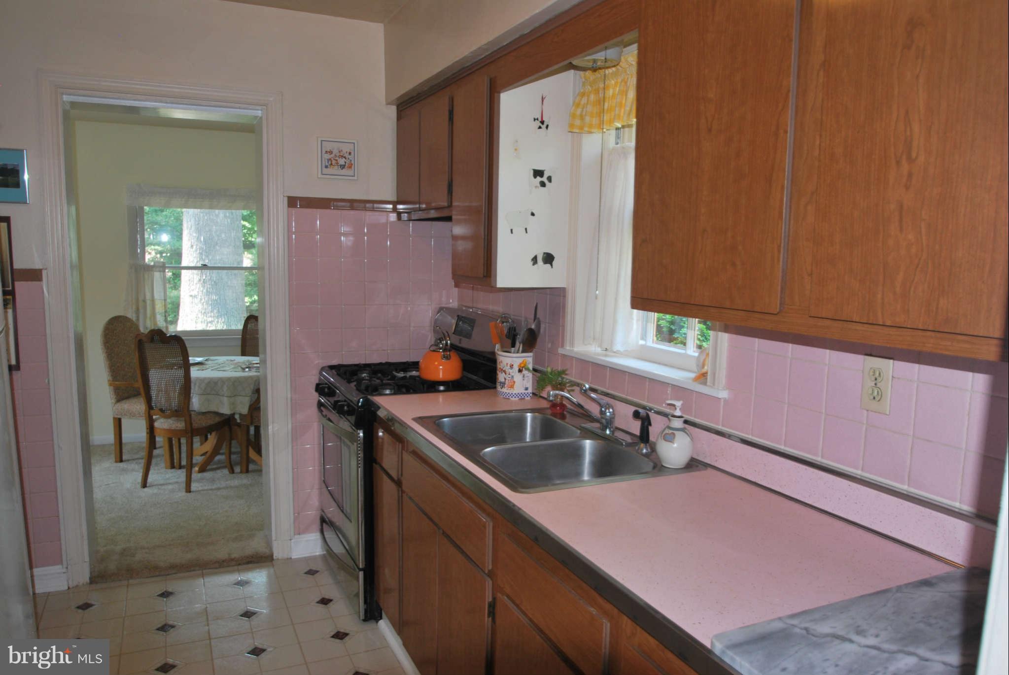 10506 Huntley Place Silver Spring, MD 20902 - Photo 5 of 17 Retro Kitchen