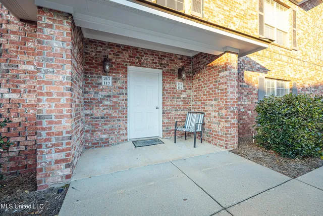 $199,999 | 219 Armand Oaks, Ocean Springs, MS 39564