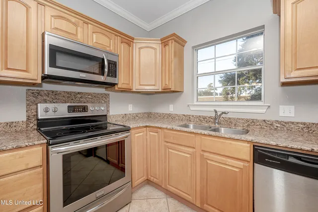 $199,999 | 219 Armand Oaks, Ocean Springs, MS 39564