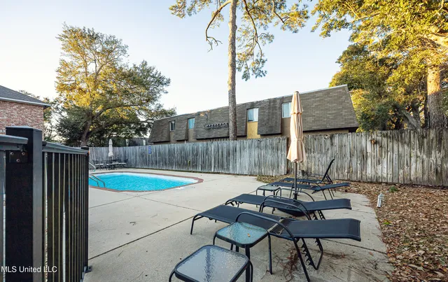 $199,999 | 219 Armand Oaks, Ocean Springs, MS 39564