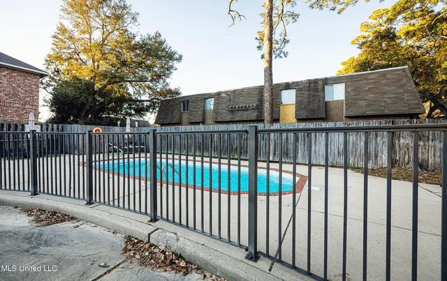 $199,999 | 219 Armand Oaks, Ocean Springs, MS 39564