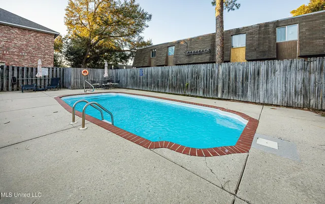 $199,999 | 219 Armand Oaks, Ocean Springs, MS 39564