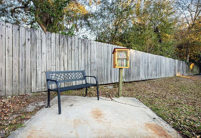 $199,999 | 219 Armand Oaks, Ocean Springs, MS 39564