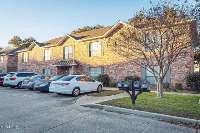 $199,999 | 219 Armand Oaks, Ocean Springs, MS 39564