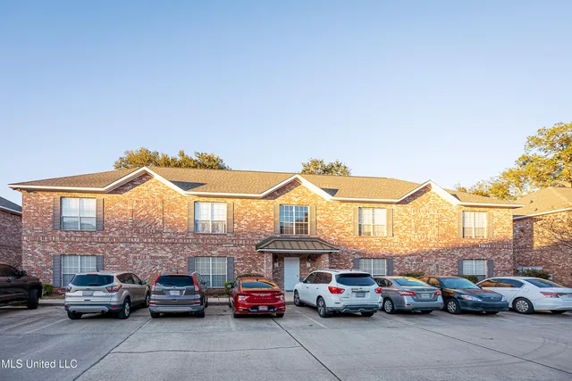 $199,999 | 219 Armand Oaks, Ocean Springs, MS 39564