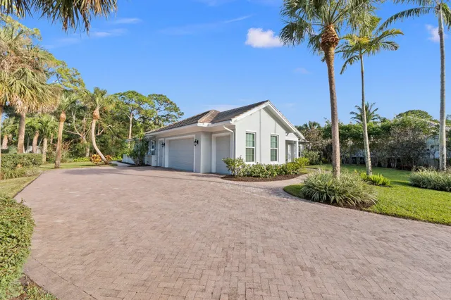 $1,089,888 | 1680 Southeast Cypress Glen Way, Stuart, FL 34997