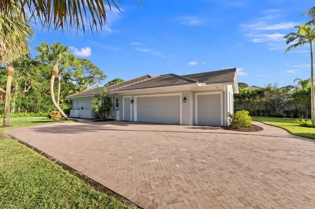 $1,089,888 | 1680 Southeast Cypress Glen Way, Stuart, FL 34997