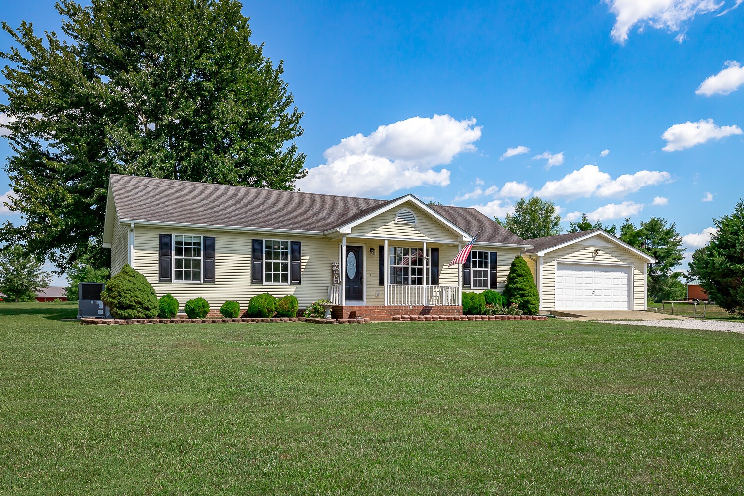 3880 Striped Bridge Road Hopkinsville, KY 42240 - Photo 2 of 27