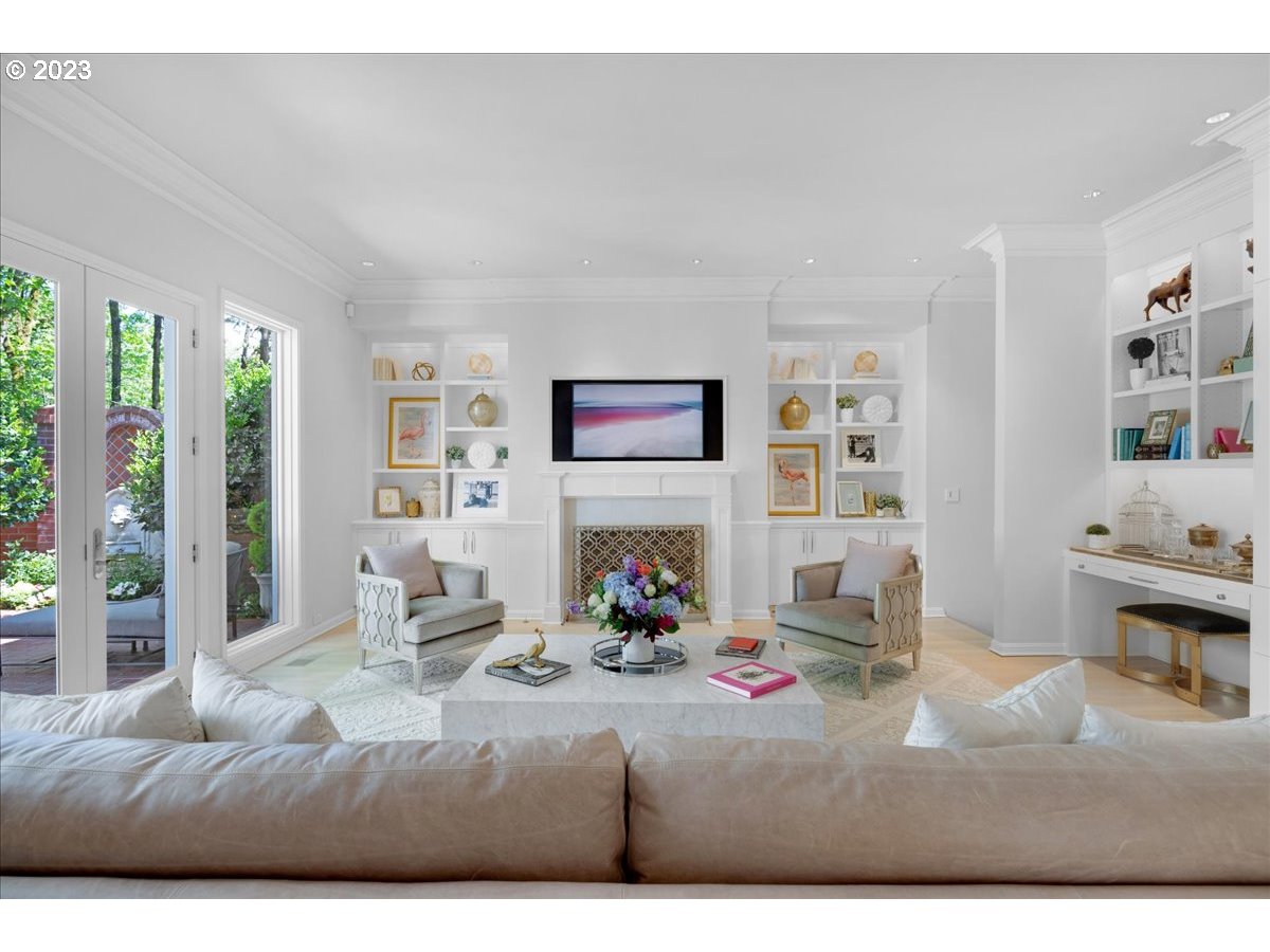 554 Southwest 48th Drive Portland, OR 97221 - Photo 16 of 48 a living room with furniture