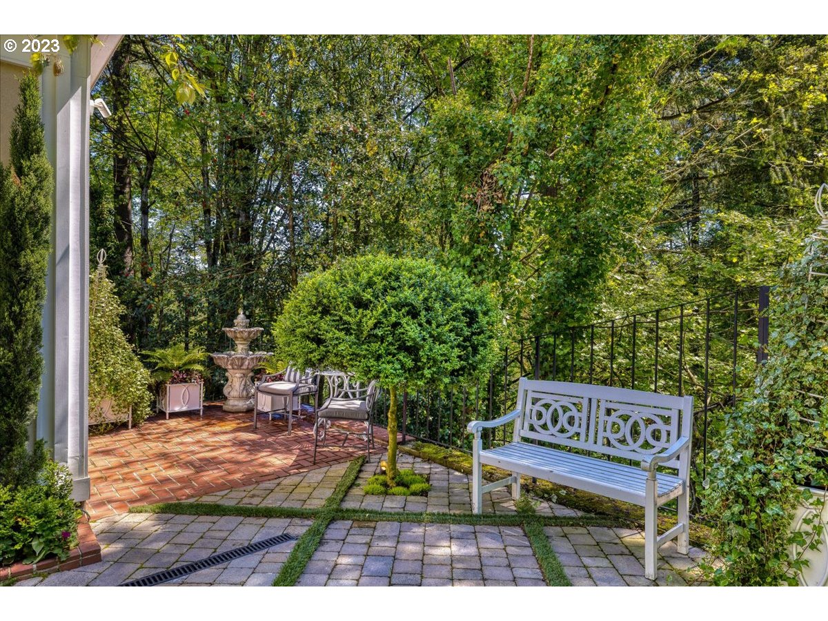 554 Southwest 48th Drive Portland, OR 97221 - Photo 34 of 48 a view of outdoor space with a garden