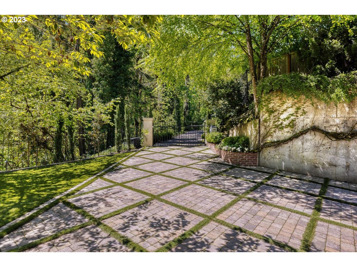 554 Southwest 48th Drive Portland, OR 97221 - Photo 43 of 48 a backyard of a house with lots of green space