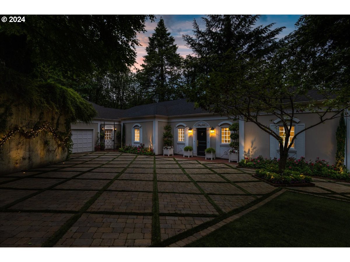 554 Southwest 48th Drive Portland, OR 97221 - Photo 45 of 48 a view of outdoor space and yard