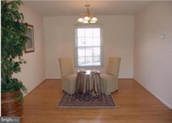 7142 Hamor Lane Springfield, VA 22153 - Photo 3 of 11 Dining Room