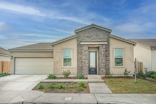 $575,000 | 7153 East Harvard Avenue, Fresno, CA 93737