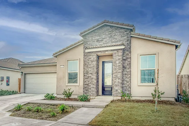 $575,000 | 7153 East Harvard Avenue, Fresno, CA 93737