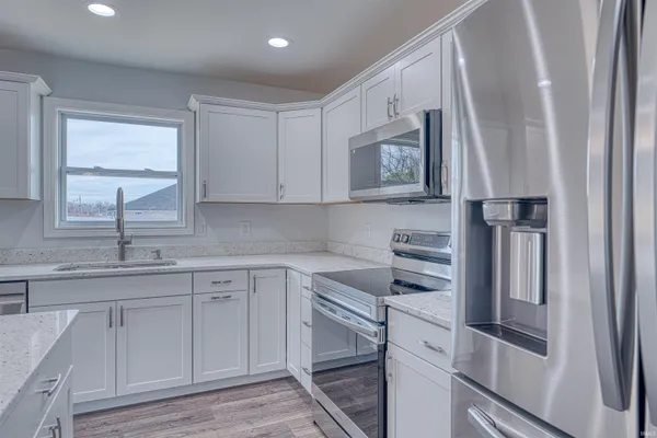 $380,000 | 3569 Sand Drive, Newburgh, IN 47630