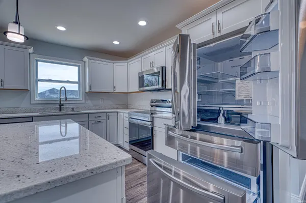 $380,000 | 3569 Sand Drive, Newburgh, IN 47630