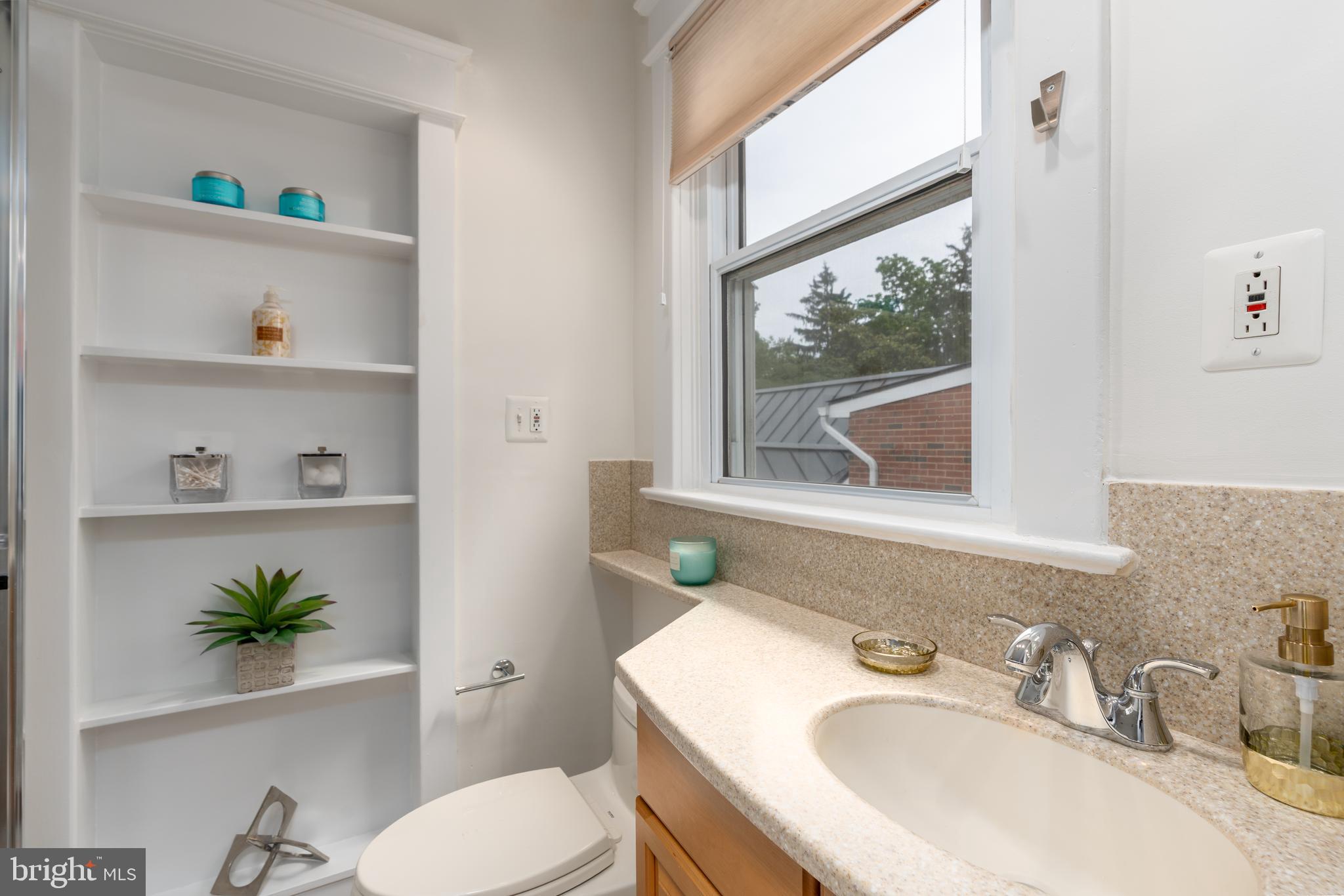 5045 Reno Road Northwest Washington, DC 20008 - Photo 46 of 65 Primary bath