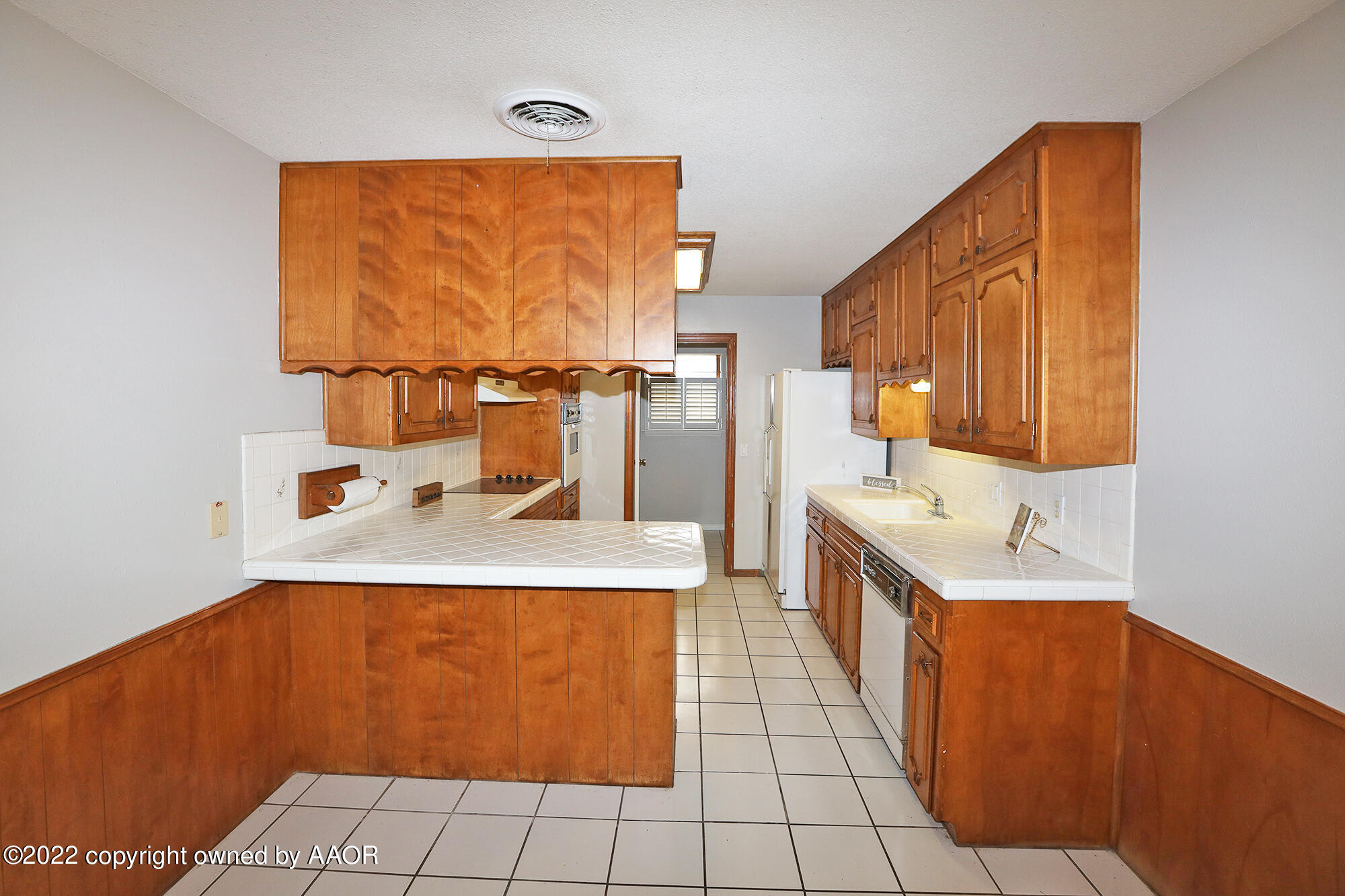 4404 Sherwood Lane Amarillo, TX 79110 - Photo 6 of 25 Kitchen
