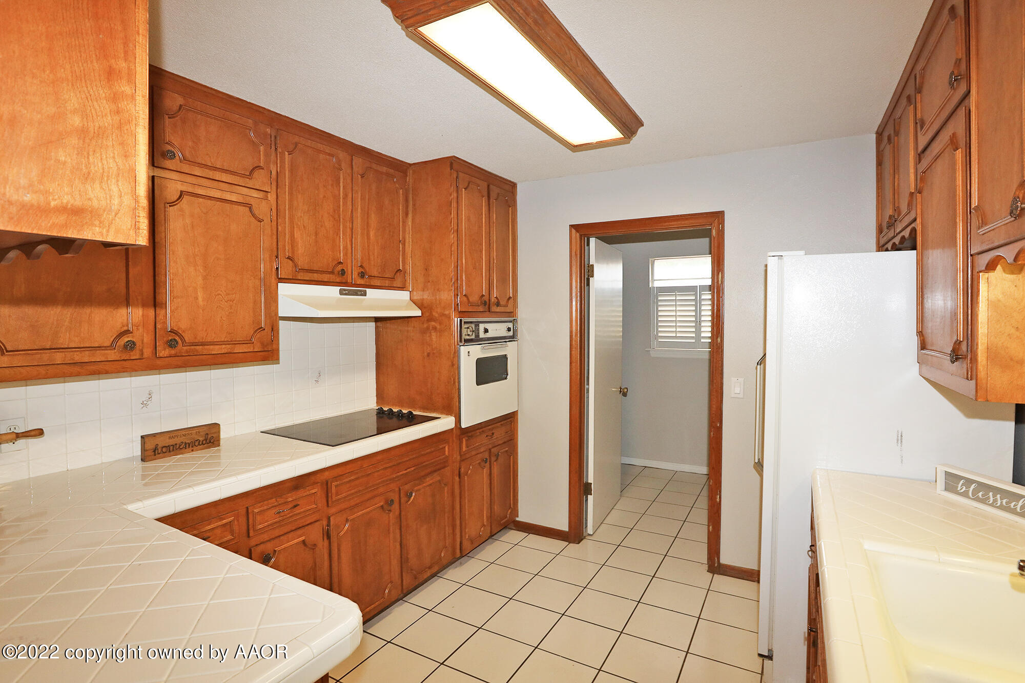 4404 Sherwood Lane Amarillo, TX 79110 - Photo 7 of 25 Kitchen2