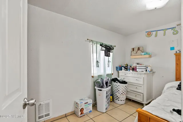 a very nice looking room with a chair