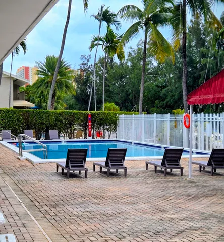 $2,200 | 3660 Northeast 166th Street, Unit 312, North Miami Beach, FL 33160
