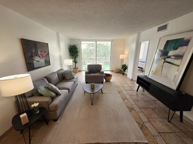 $2,200 | 3660 Northeast 166th Street, Unit 312, North Miami Beach, FL 33160