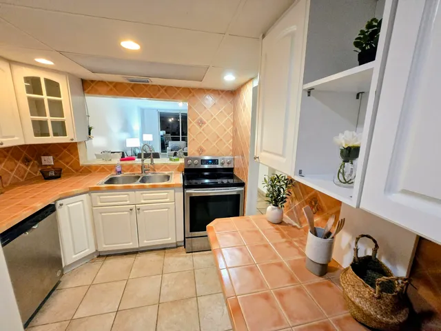 $2,200 | 3660 Northeast 166th Street, Unit 312, North Miami Beach, FL 33160