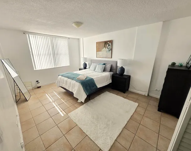 $2,200 | 3660 Northeast 166th Street, Unit 312, North Miami Beach, FL 33160