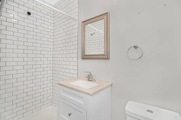 $2,900 | 1341 West Foster Avenue, Unit 3, Chicago, IL 60640