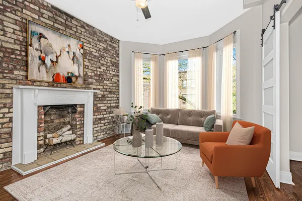 $2,900 | 1341 West Foster Avenue, Unit 3, Chicago, IL 60640