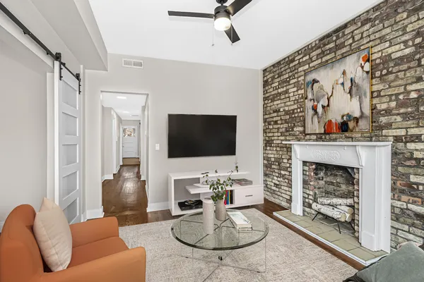 $2,900 | 1341 West Foster Avenue, Unit 3, Chicago, IL 60640