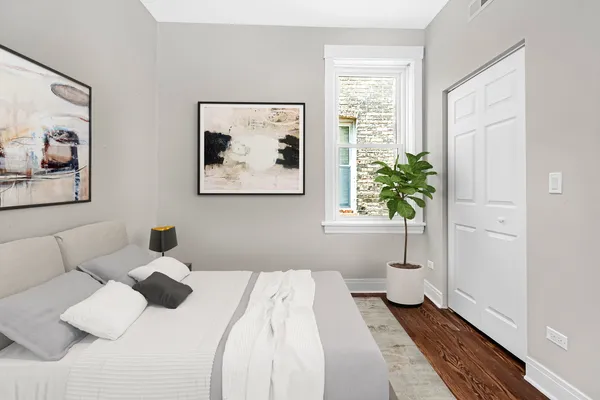 $2,900 | 1341 West Foster Avenue, Unit 3, Chicago, IL 60640