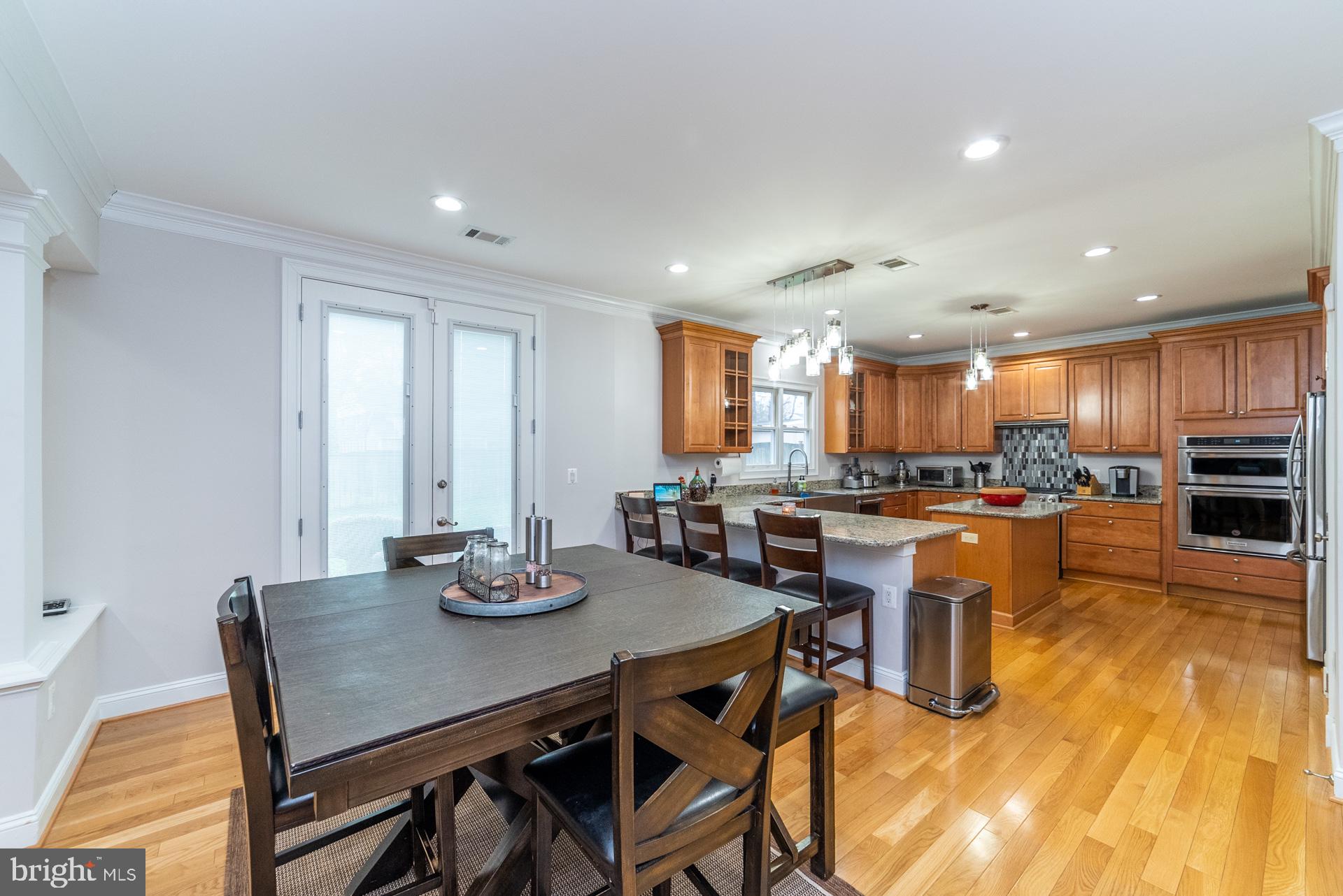 7413 Gresham Street Springfield, VA 22151 - Photo 15 of 55 EAT IN AREA