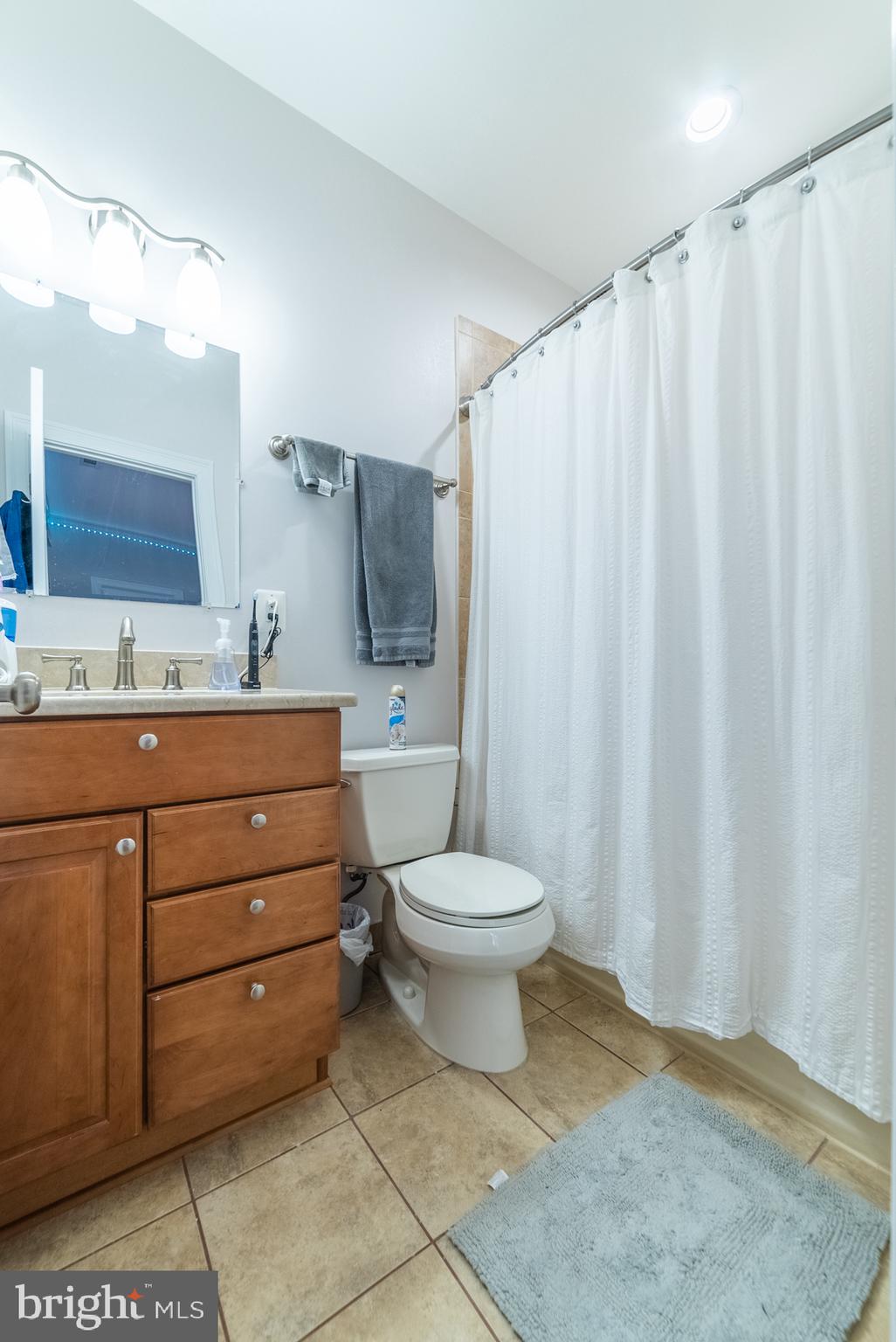 7413 Gresham Street Springfield, VA 22151 - Photo 31 of 55 BATH 1