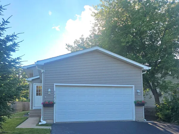 $384,900 | 33616 North Evergreen Drive, Grayslake, IL 60030