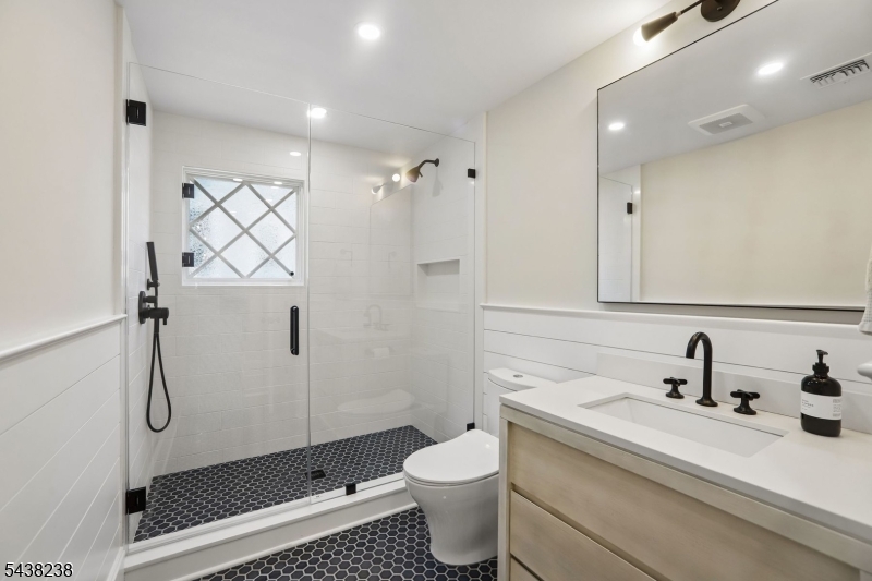 22 Oak Ridge Avenue Summit, NJ 07901 - Photo 28 of 38